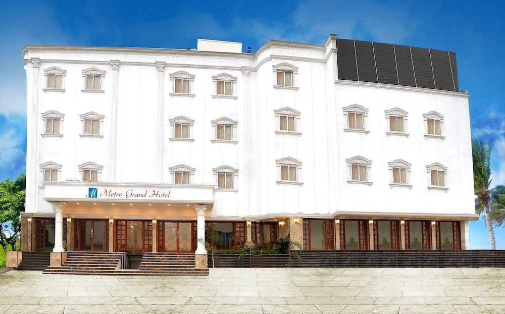 undefined Metro Grand Hotel