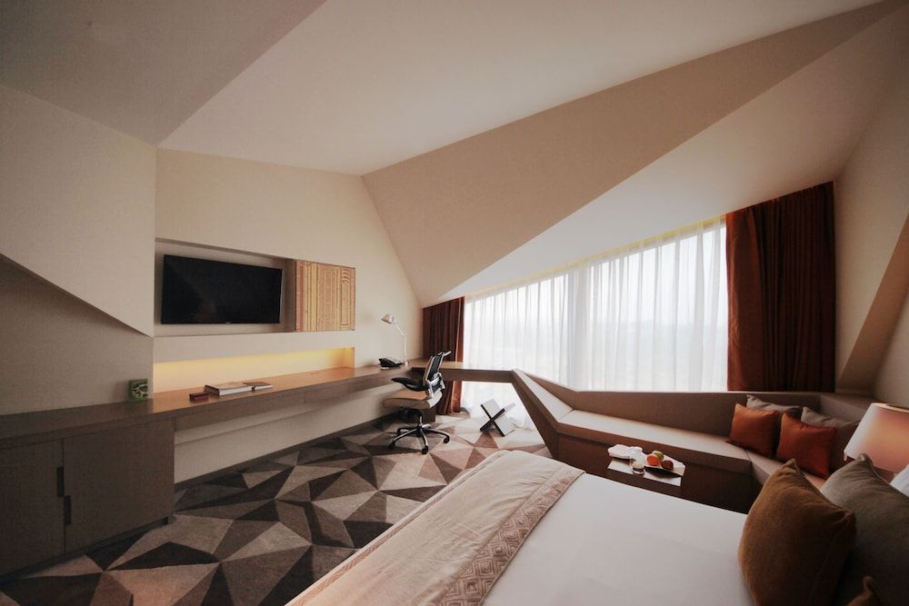 Vivanta New Delhi Dwarka Superior Room, 1 King Bed, City View (Charm) 2