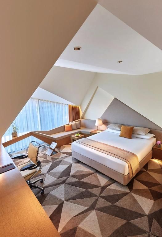 Deluxe Room King Bed Airport view