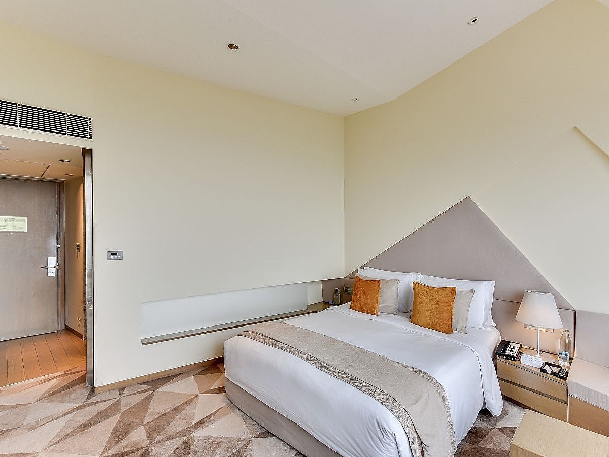 Superior Room Airport View King Bed