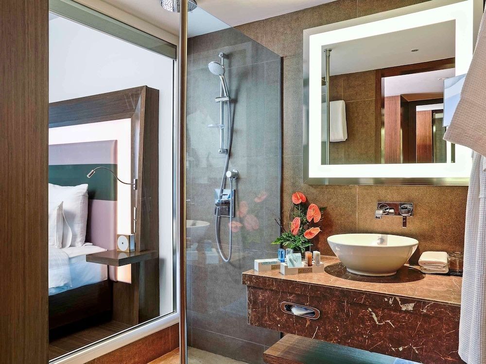 Novotel Chennai Sipcot Superior Room, 1 King Bed 10