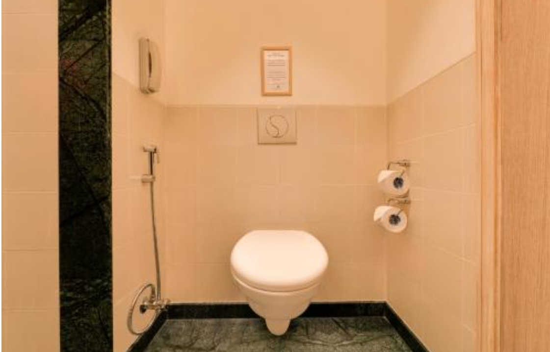 Lemon Tree Hotel, Gachibowli, Hyderabad Deluxe King Room 2