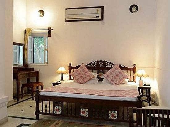 Diggi Palace - A City Center Hidden Heritage Gem Heritage Deluxe Room 7