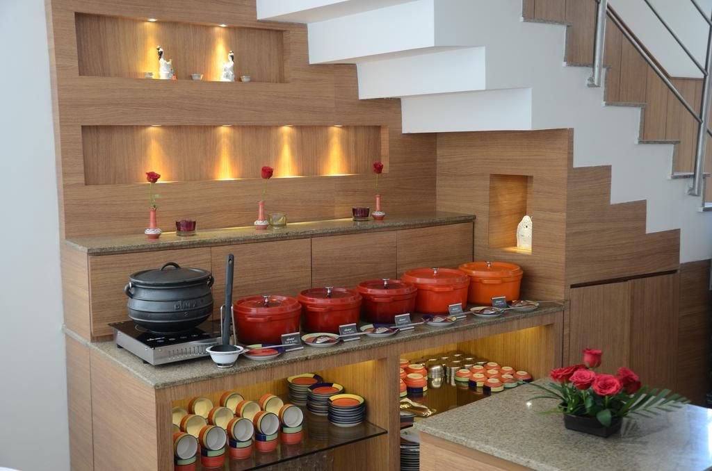 Food & Dining