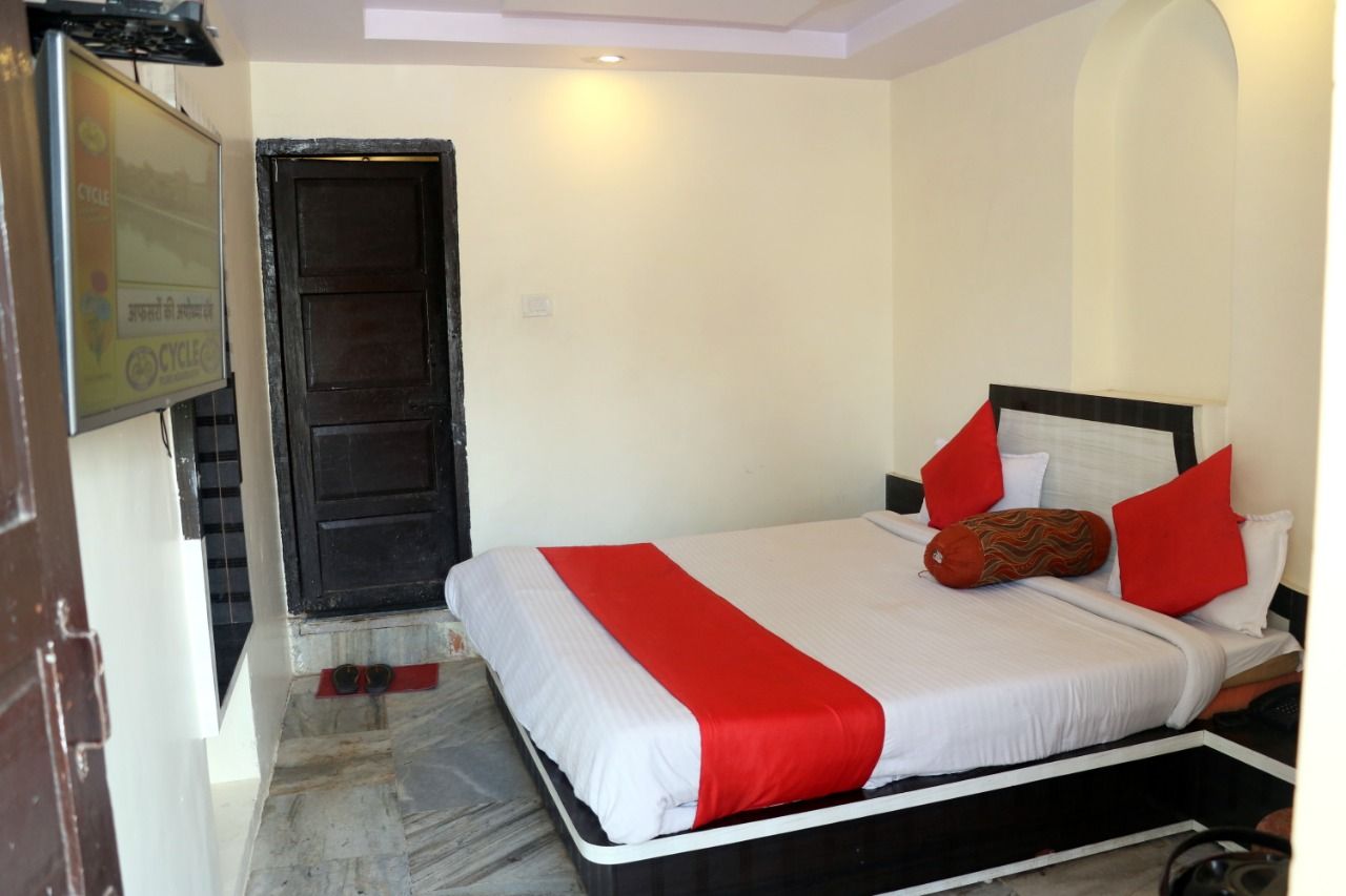 DELUXE ROOM AC