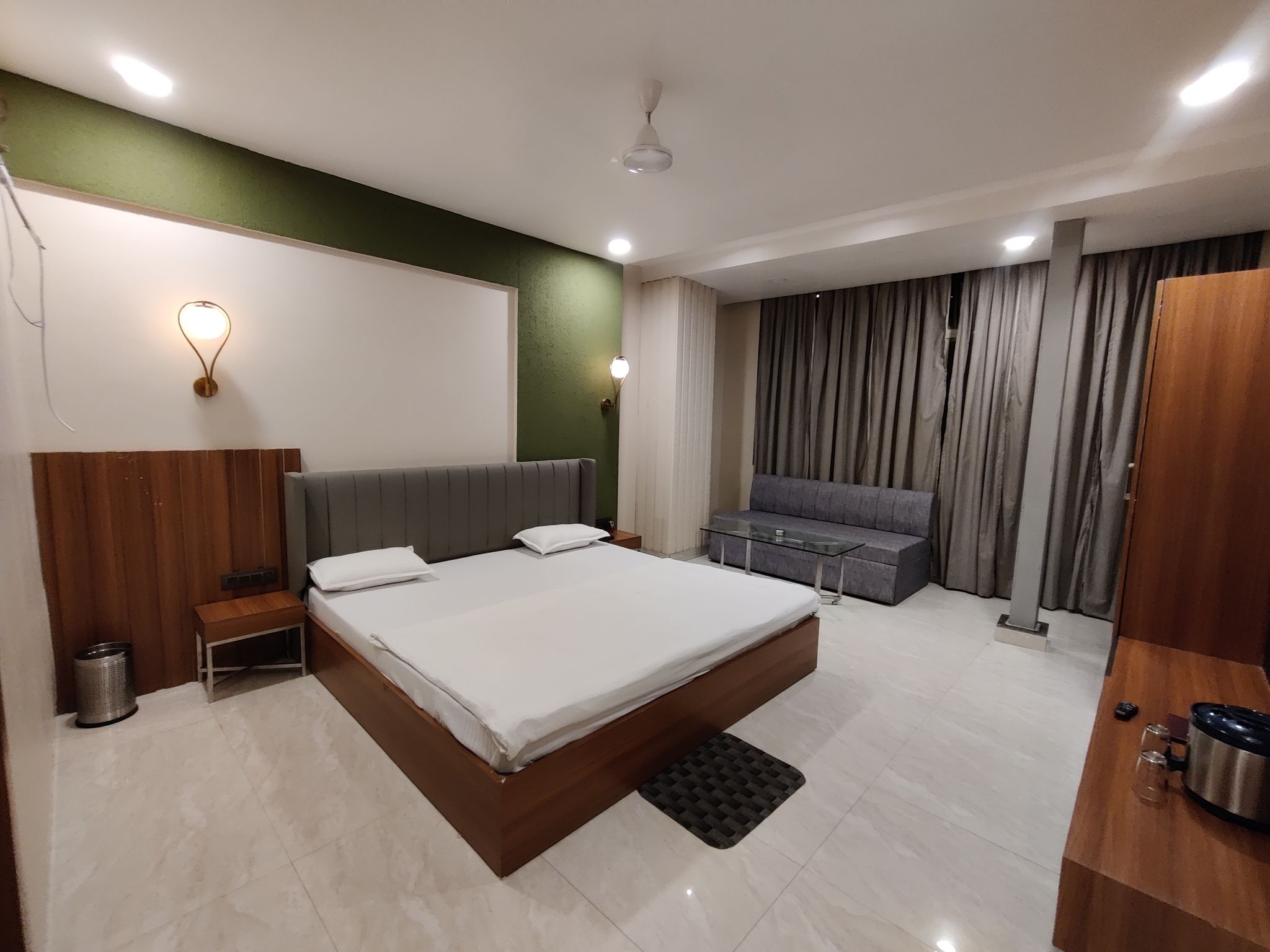 Premium suite with sofa-cum-bed (Ac or heater)