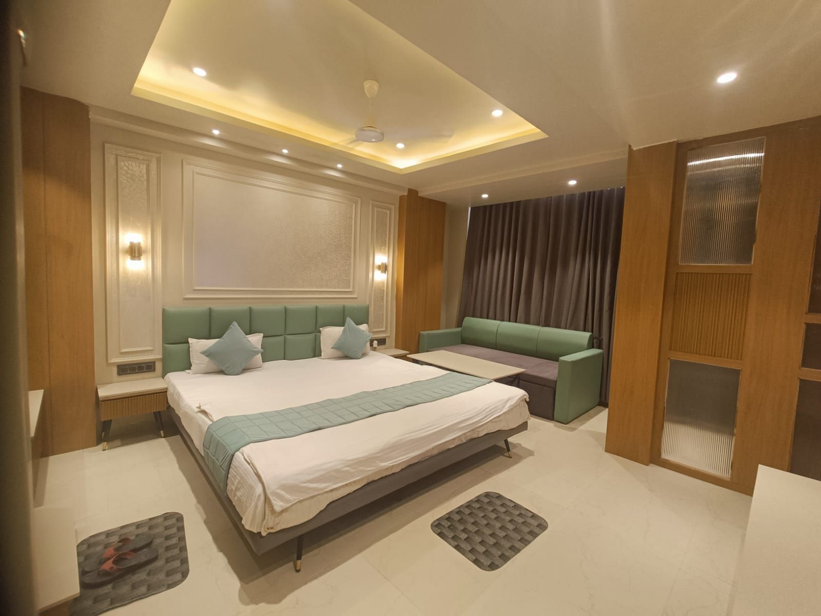 Premium suite with sofa-cum-bed (Ac or heater)