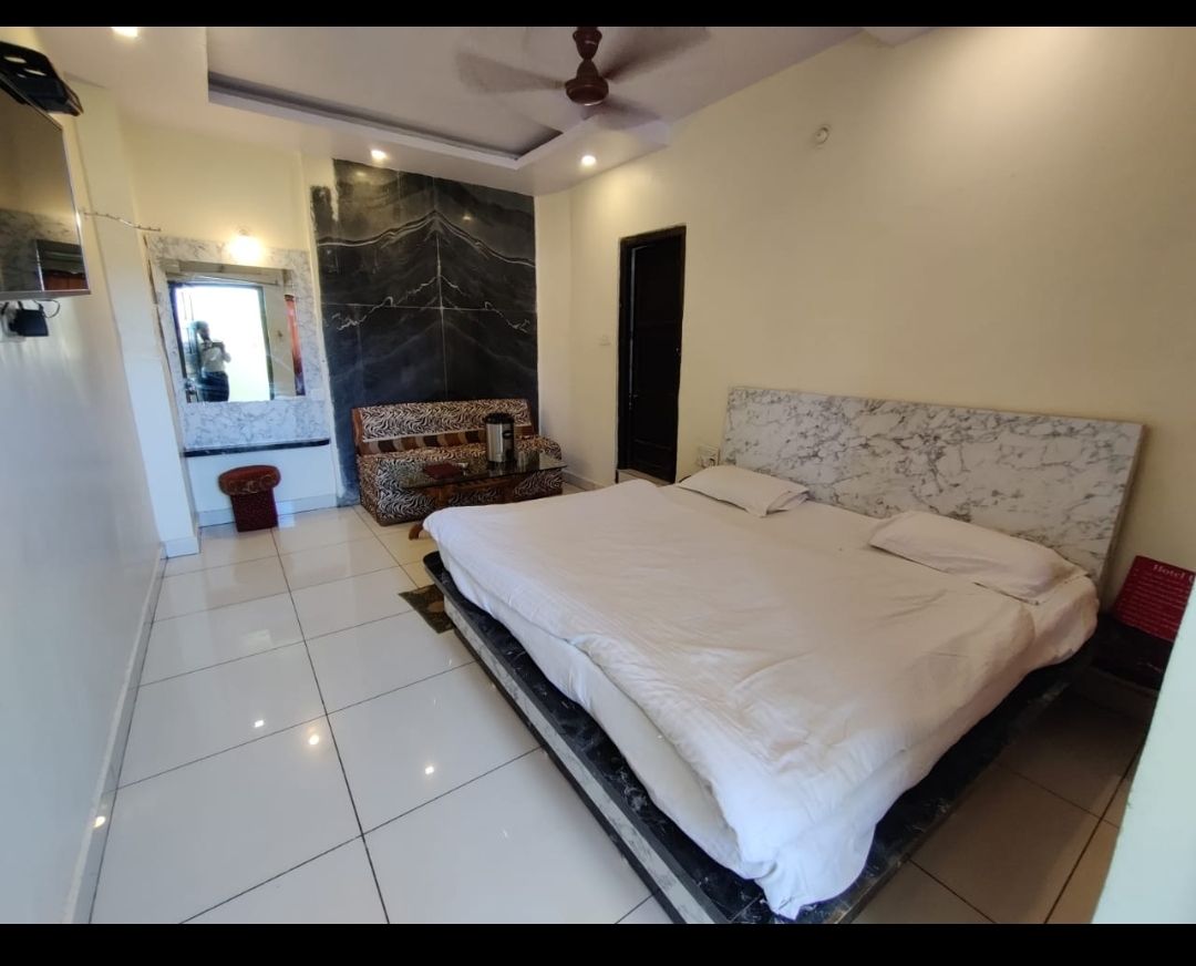 HOTEL UTKARSH EXECUTIVE AC ROOM OR HEATER 3