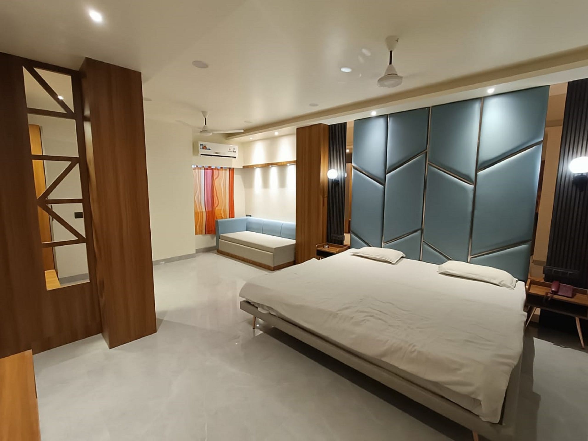 Premium suite with sofa-cum-bed (Ac or heater)