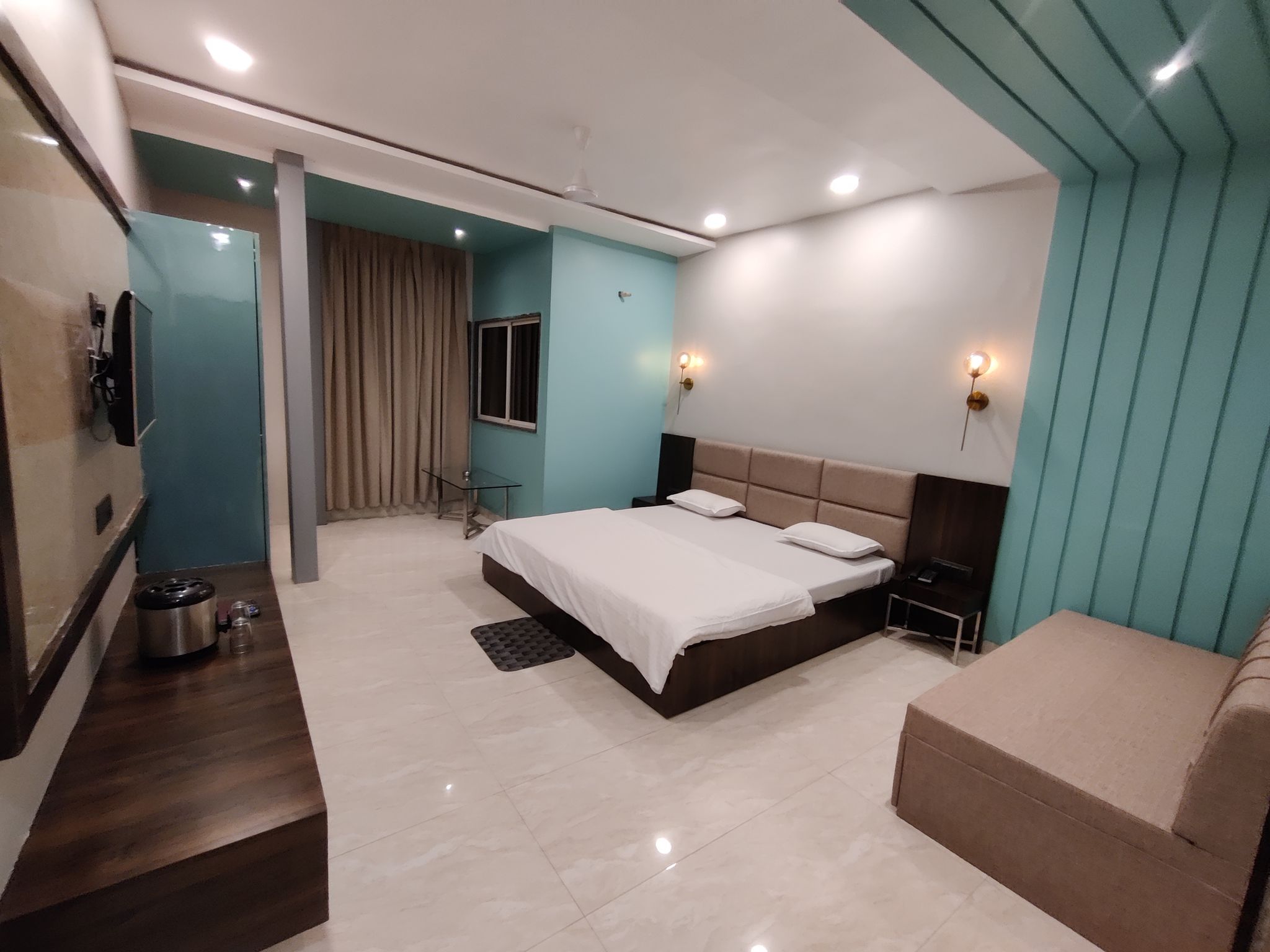 Premium suite with sofa-cum-bed (Ac or heater)