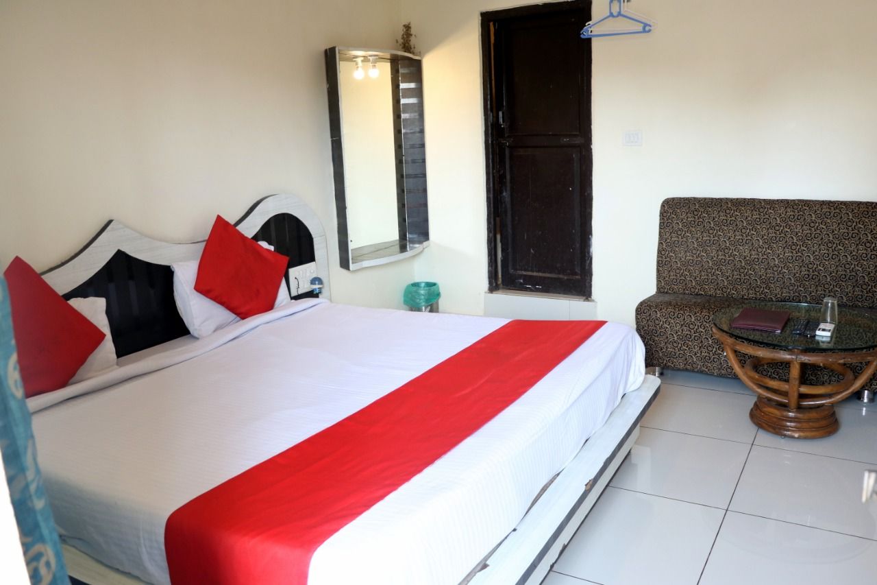 DELUXE ROOM AC