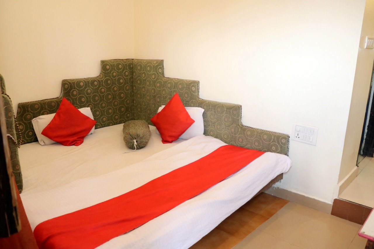 DELUXE ROOM AC