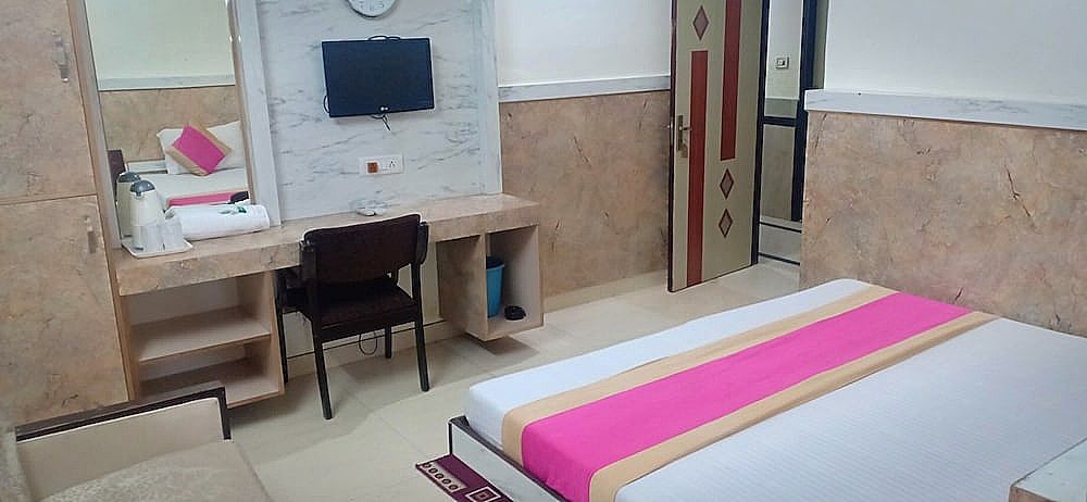 Hotel Su Shree Continental Standard Double Room with Fan 7