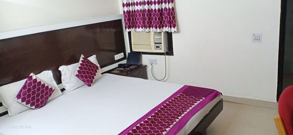 Hotel Su Shree Continental Standard Double Room with Fan 11