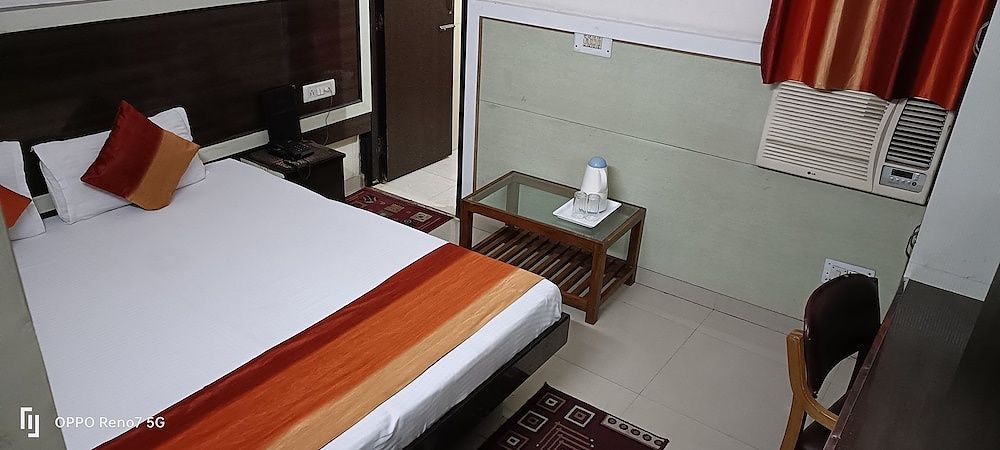 Hotel Su Shree Continental Standard Double Room with Fan 10