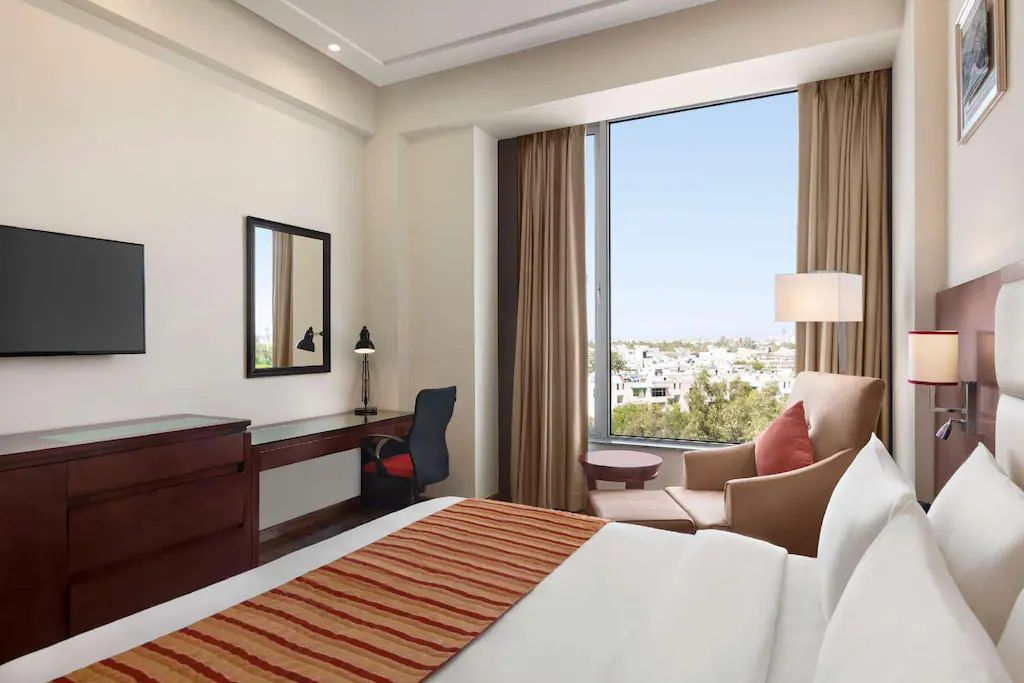 Ramada by Wyndham New Delhi Pitampura Deluxe Twin, Mobility Accessible Room, Non-Smoking