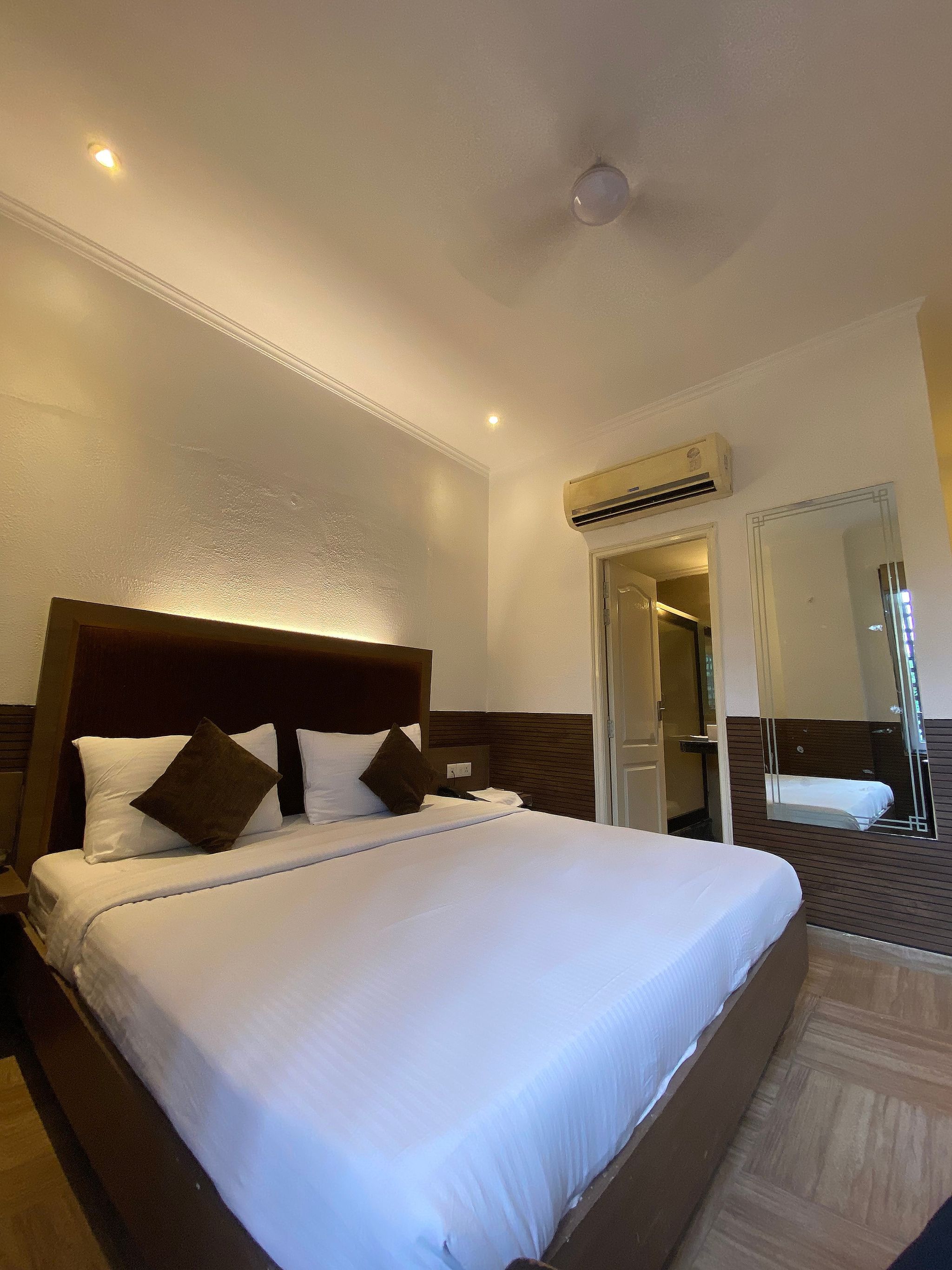 Status Business Hotel Deluxe Double Room 2