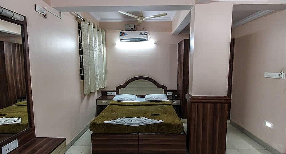 Sri Shambhavi Comforts Deluxe AC Room 2