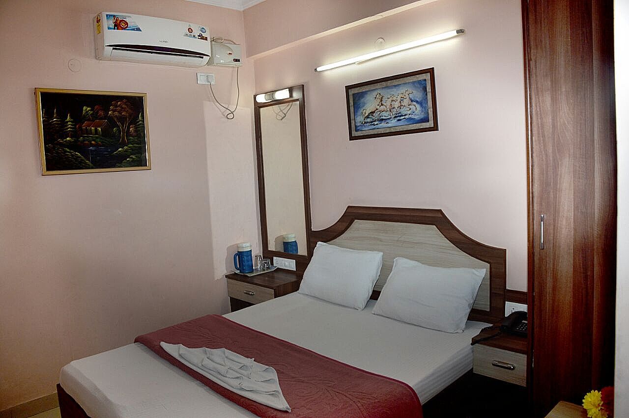 Sri Shambhavi Comforts Deluxe AC Room