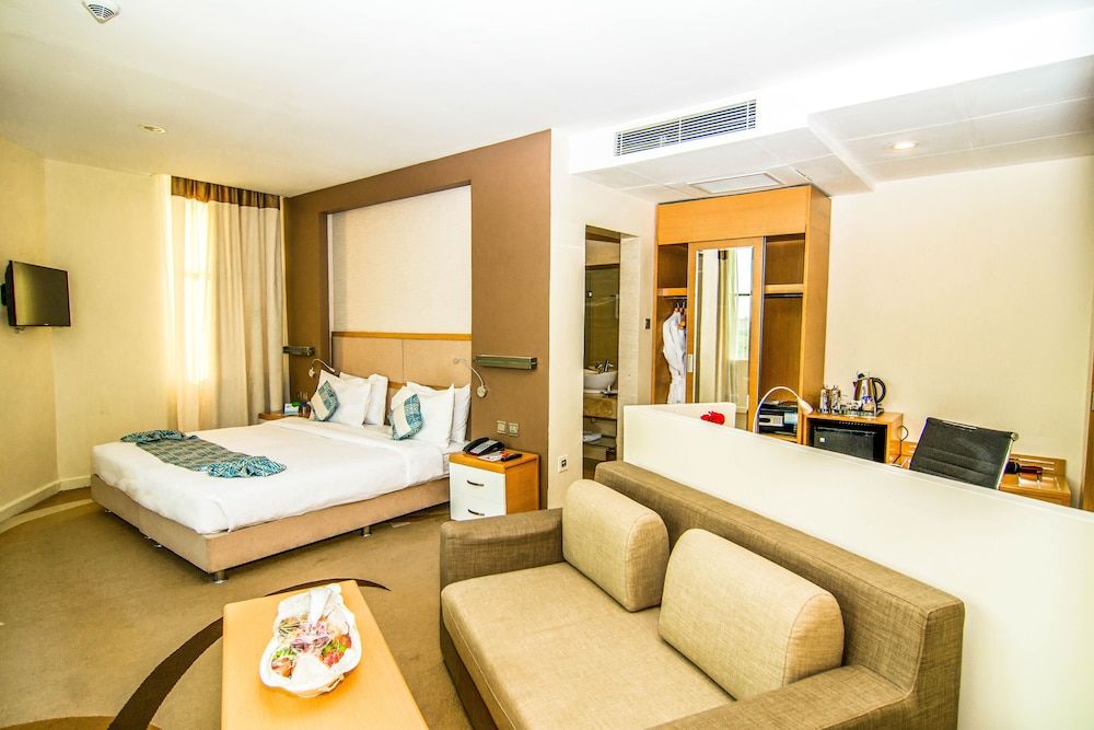 PrideInn Azure Hotel Nairobi Westlands Superior Room, 1 King Bed 6