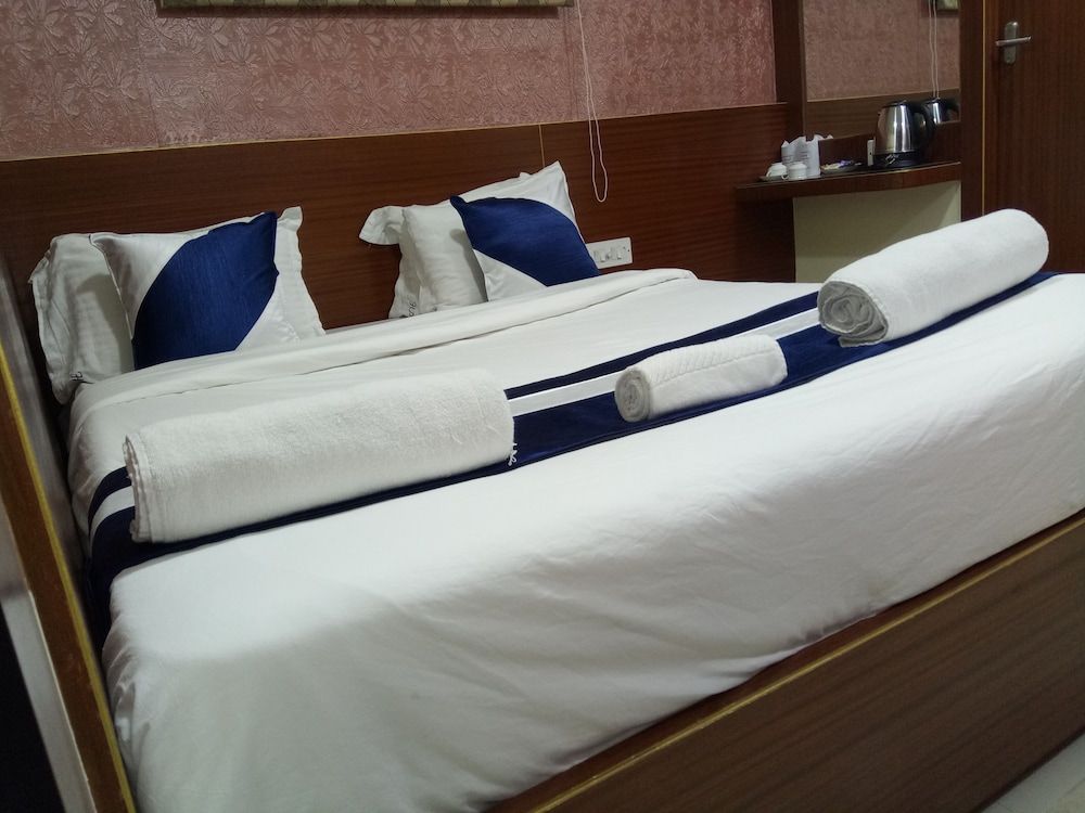 Executive Suite, 1 King Bed, Accessible, Smoking