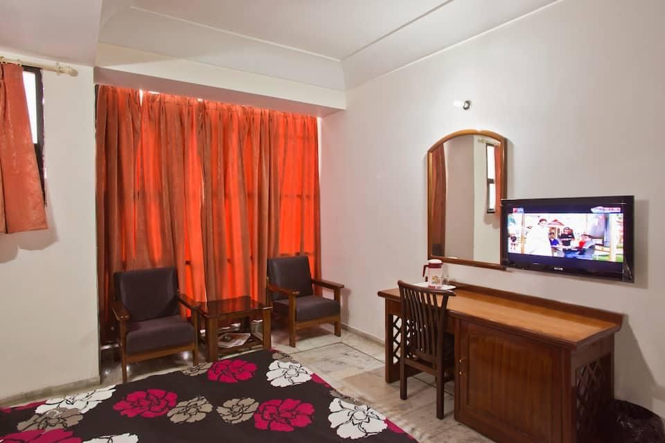 Hotel Harbans Residency Premium Room 4