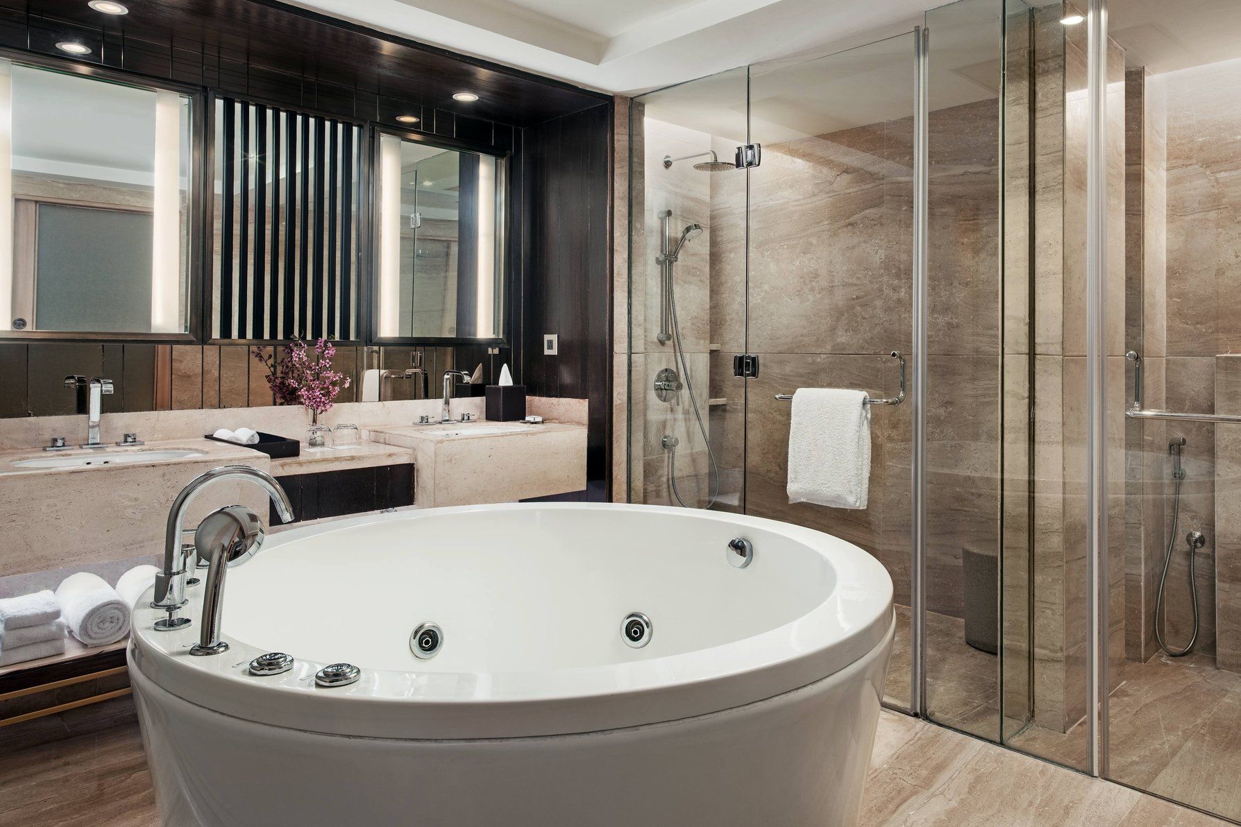 Executive Suite - Bathroom