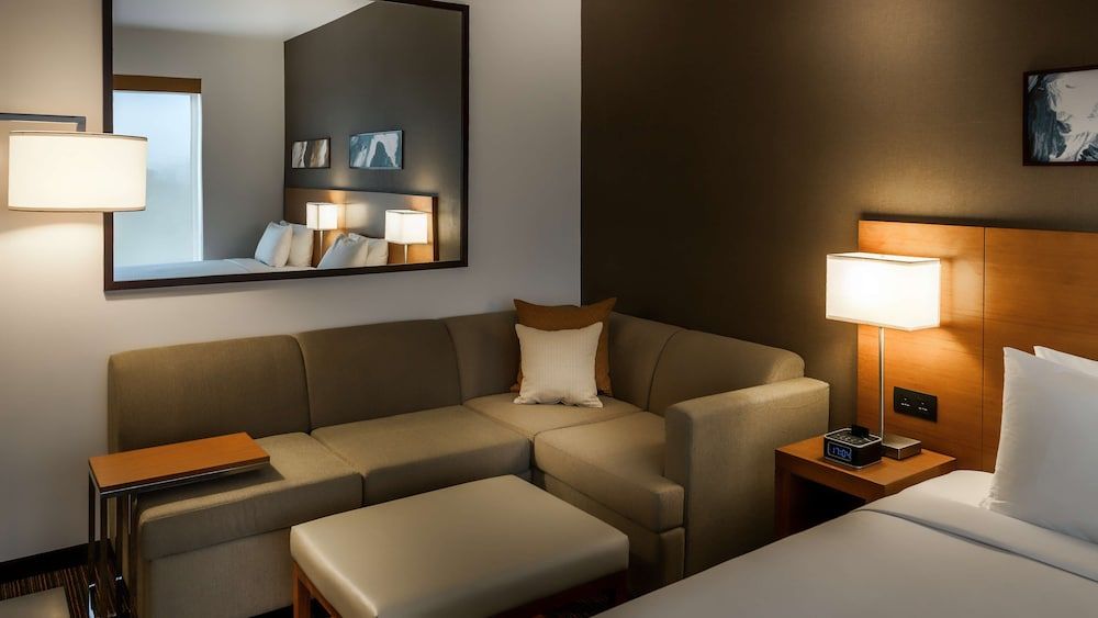 Hyatt Place Gurgaon Udyog Vihar Room (2 Twin Beds and 1 Sofa Bed) 9