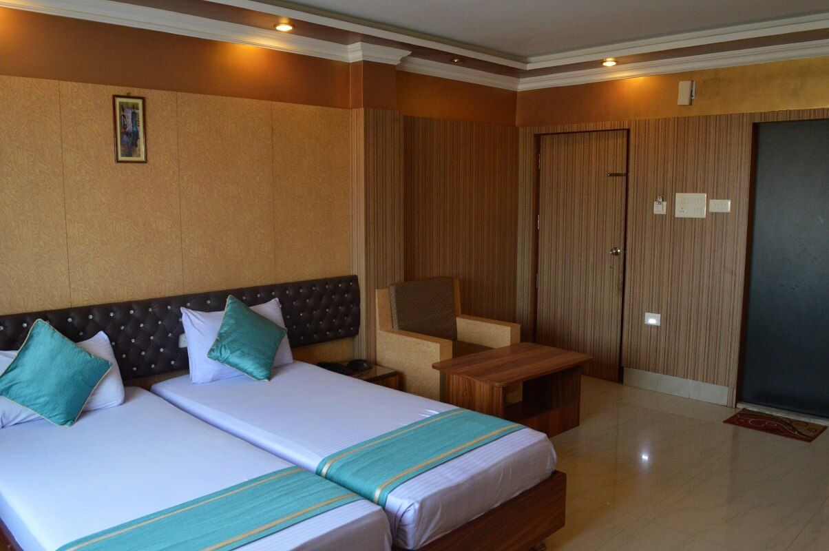 undefined Golden Inn 5