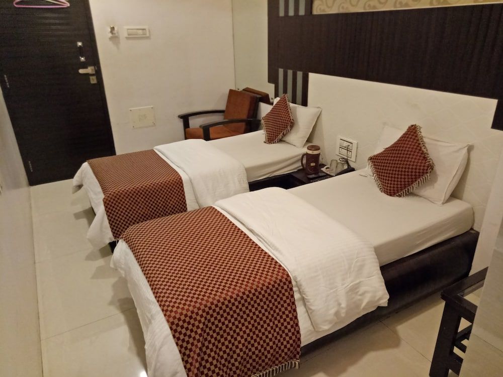 Hotel Navi Mumbai Deluxe AC Double 5