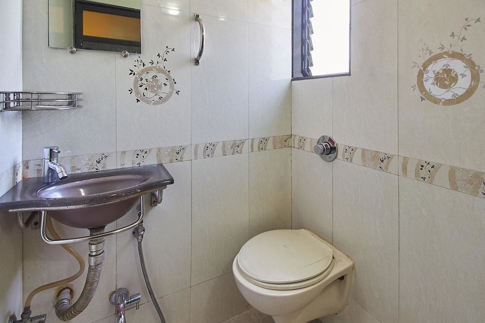 Hotel Navi Mumbai Deluxe AC Double 8