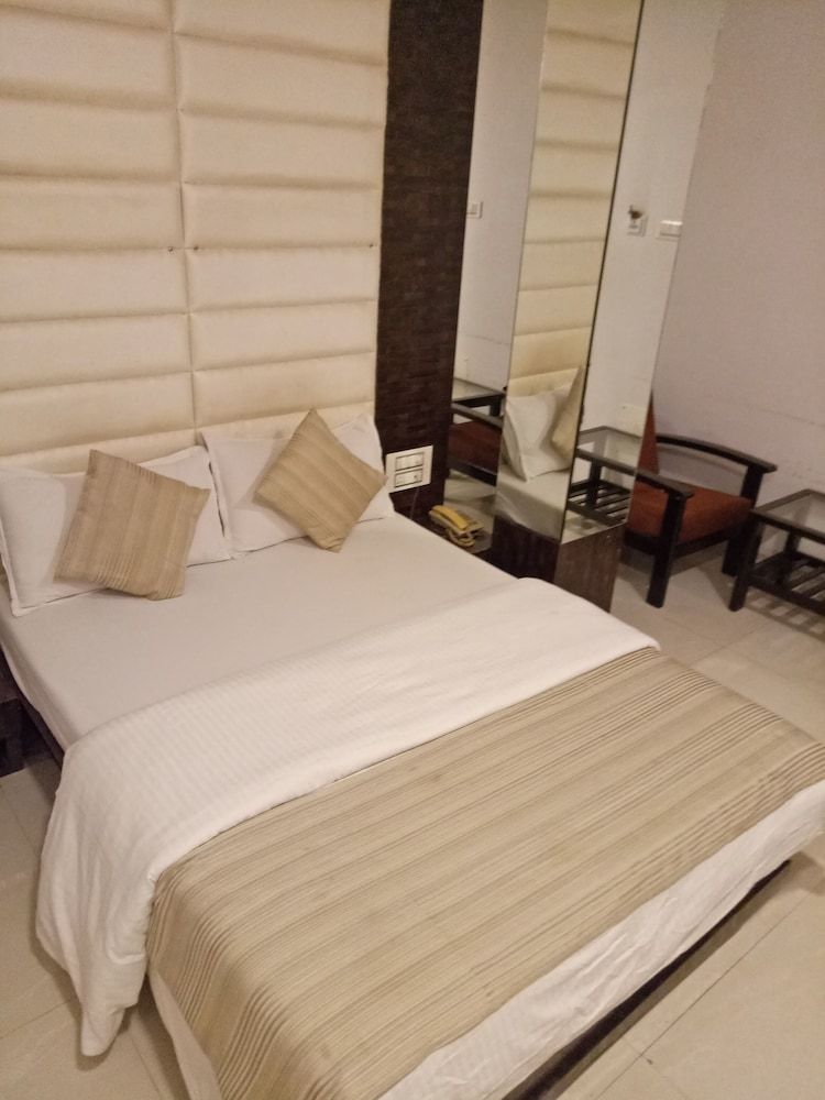 Hotel Navi Mumbai Deluxe AC Double