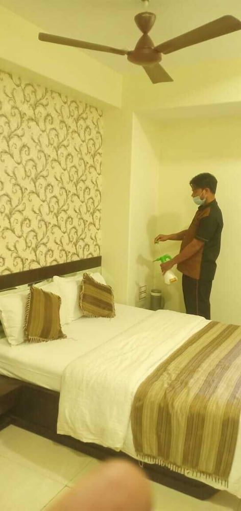 Hotel Navi Mumbai Deluxe AC Double 2