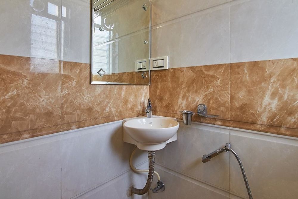 Hotel Navi Mumbai Deluxe AC Double 7