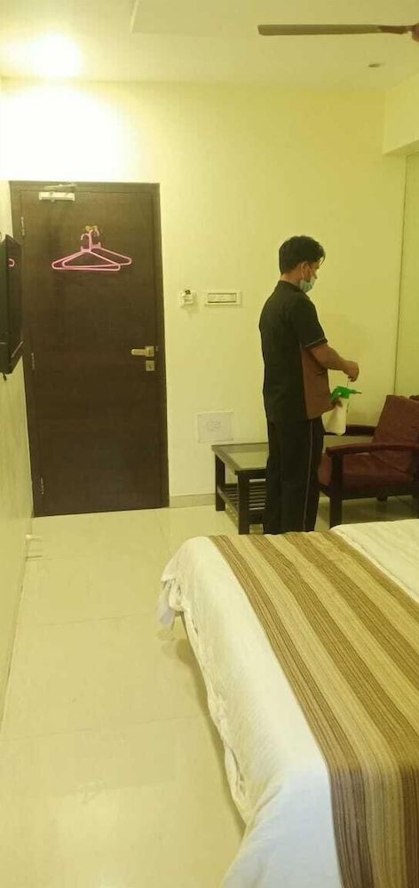 Hotel Navi Mumbai Deluxe AC Double 9