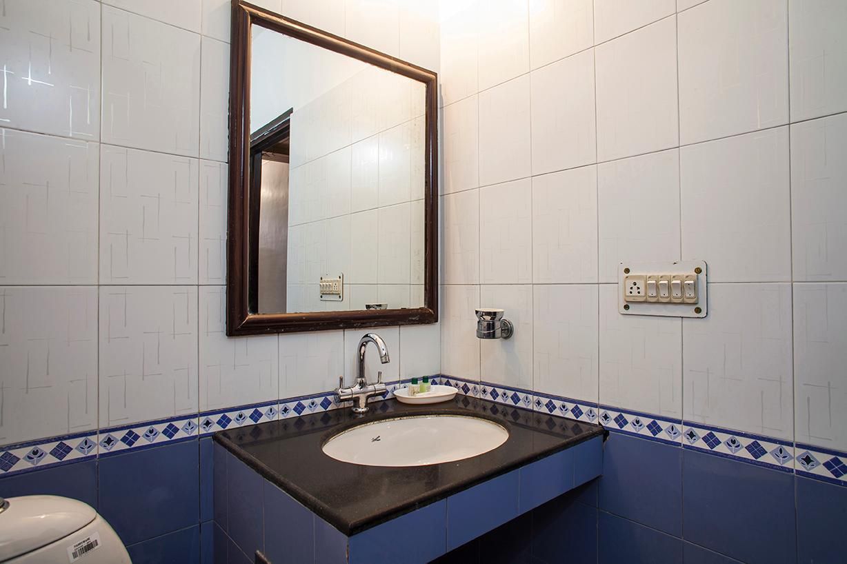 Hotel Krishna Luxury Room 9