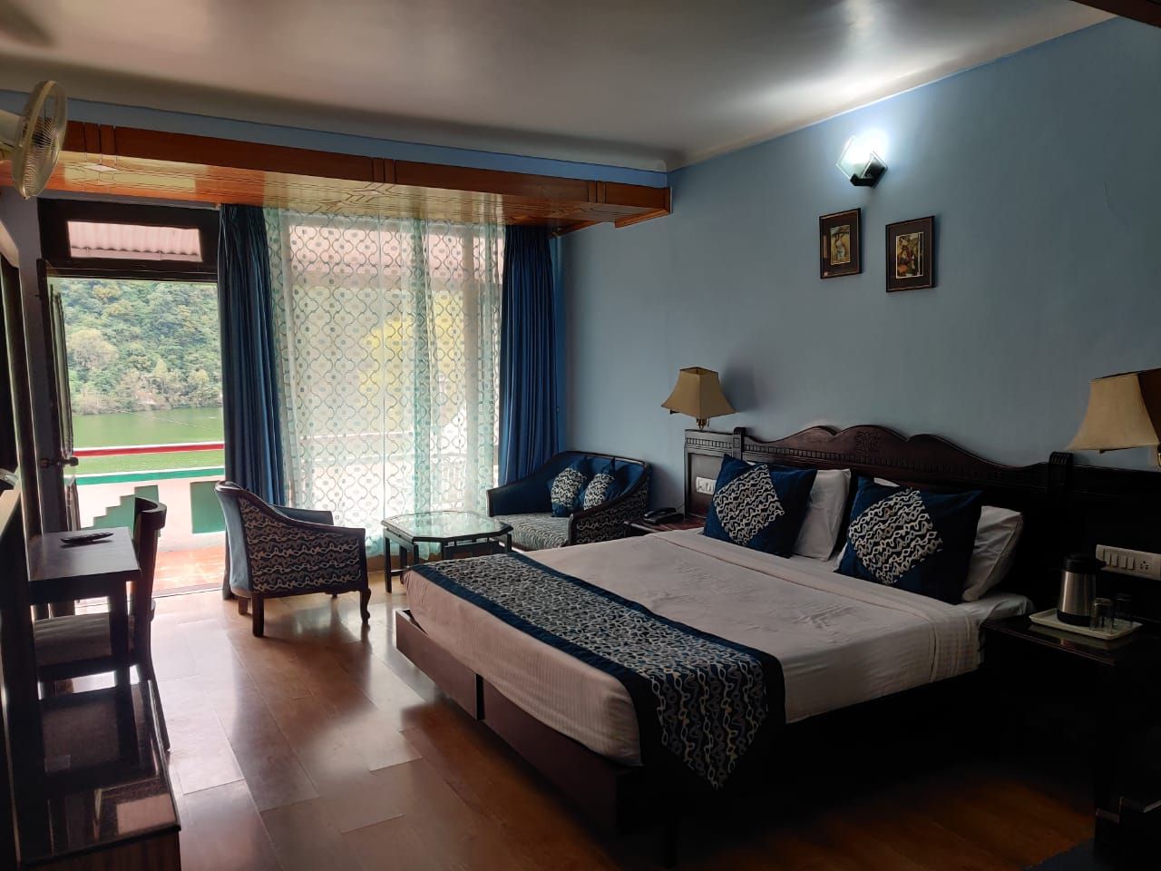 Hotel Krishna Luxury Room 8