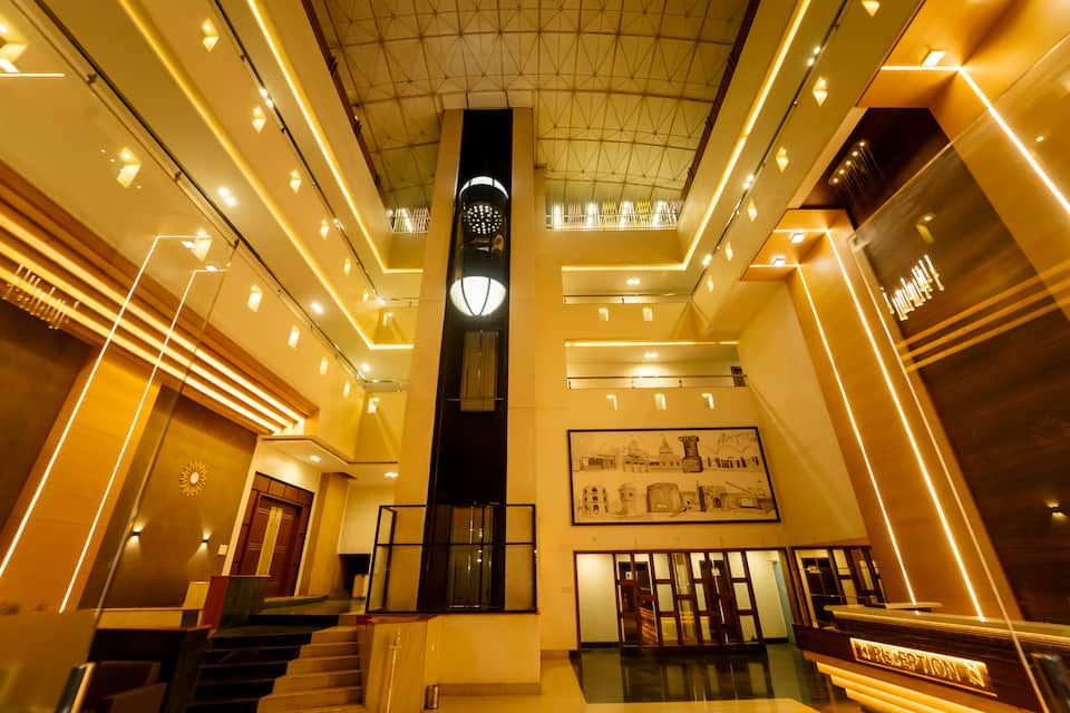 GUEST ENTRANCE AND RECEPTION DESK