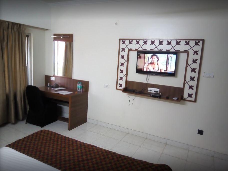 Hotel Yash Palace Deluxe Room 6