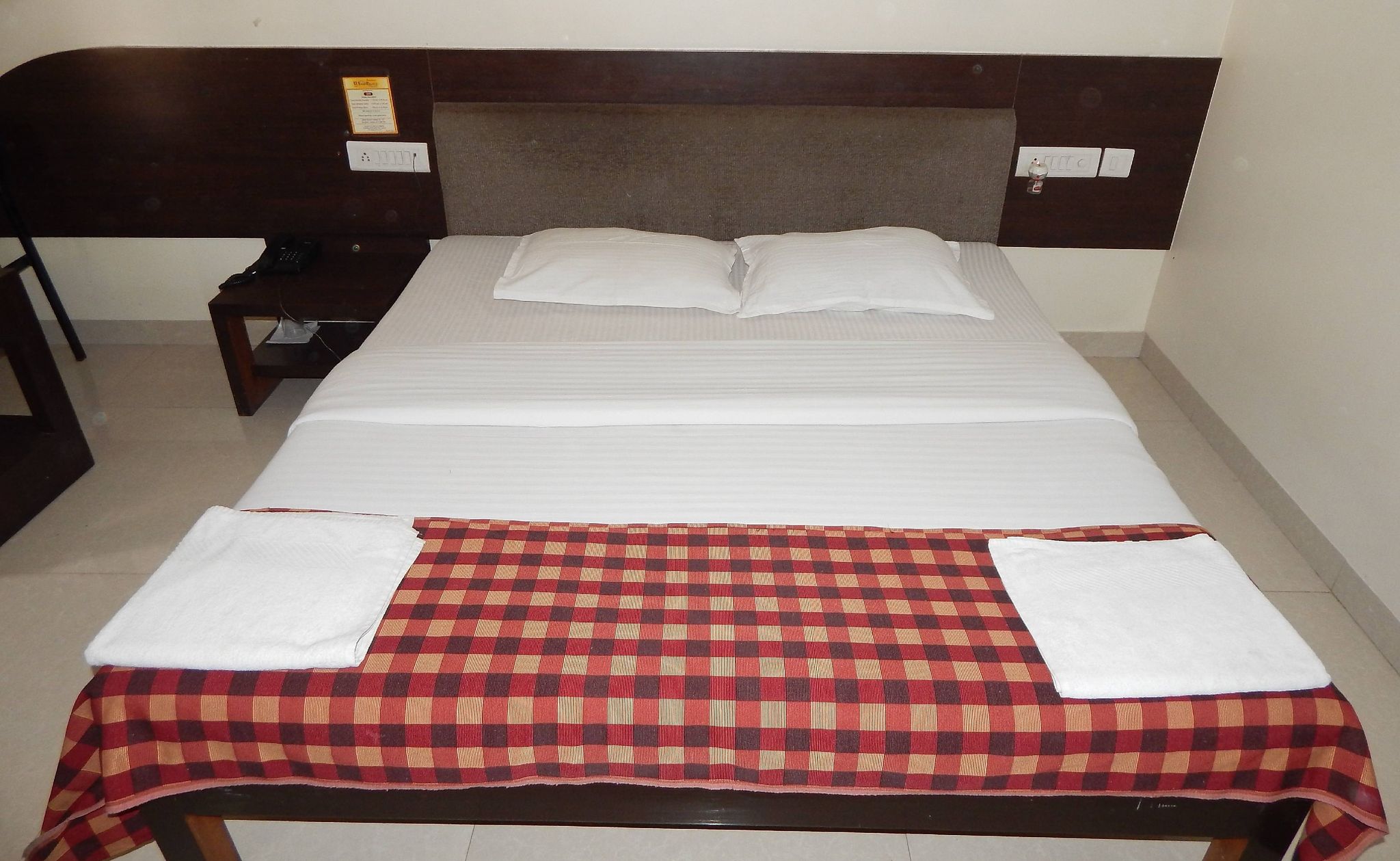 Hotel Yash Palace Deluxe Room 3