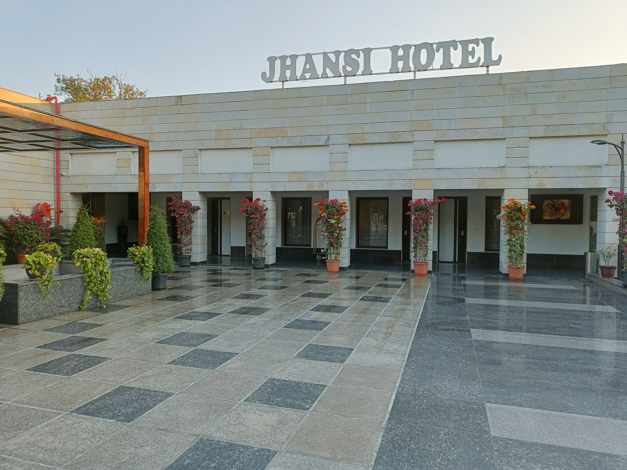 Jhansi Hotel