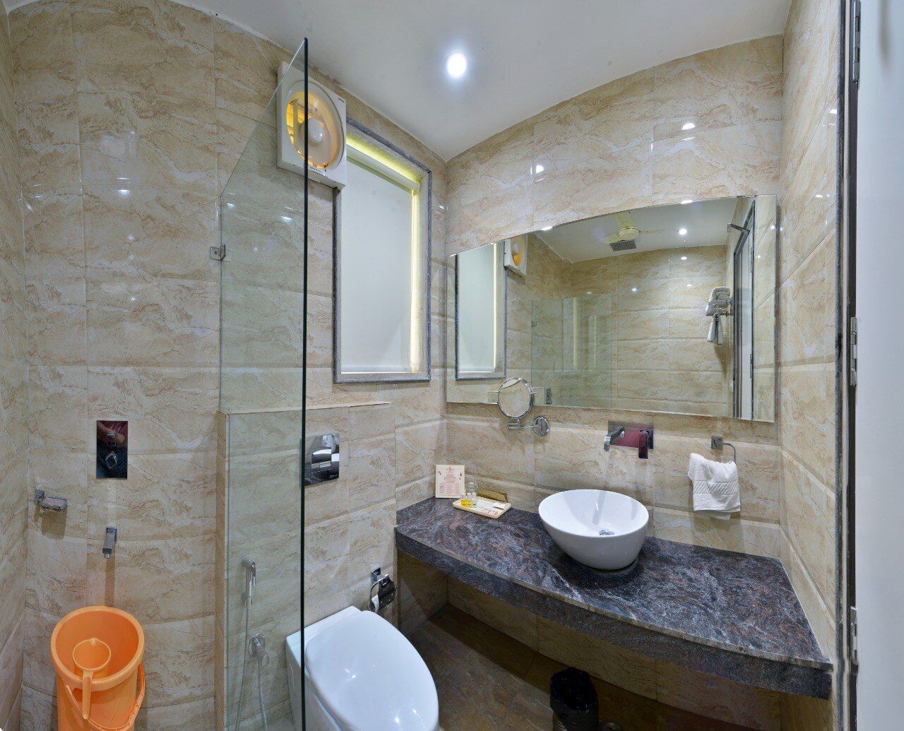 Jhansi Hotel Super Deluxe With King Bed 3
