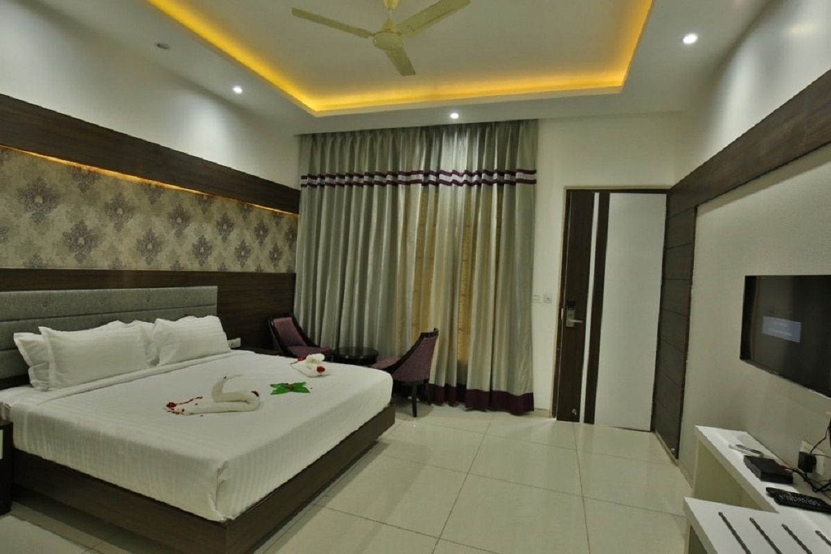 Jhansi Hotel Luxury Suite  2