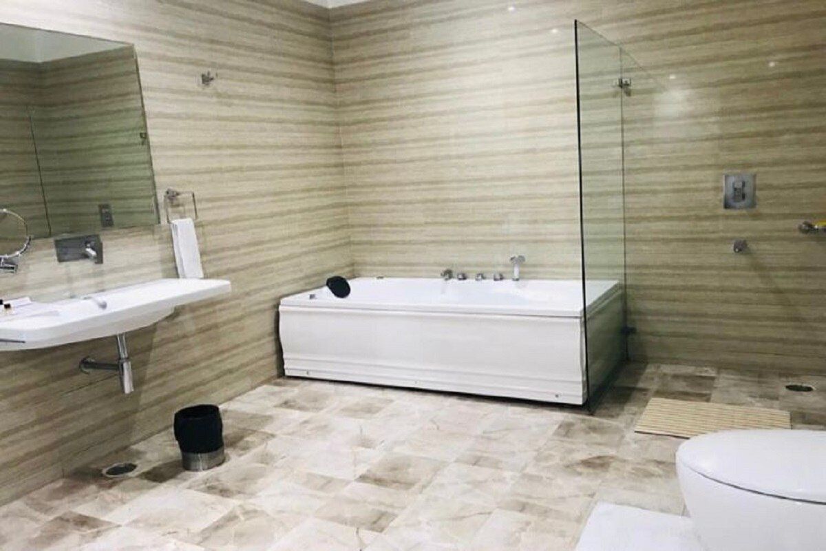 Jhansi Hotel Luxury Suite  3