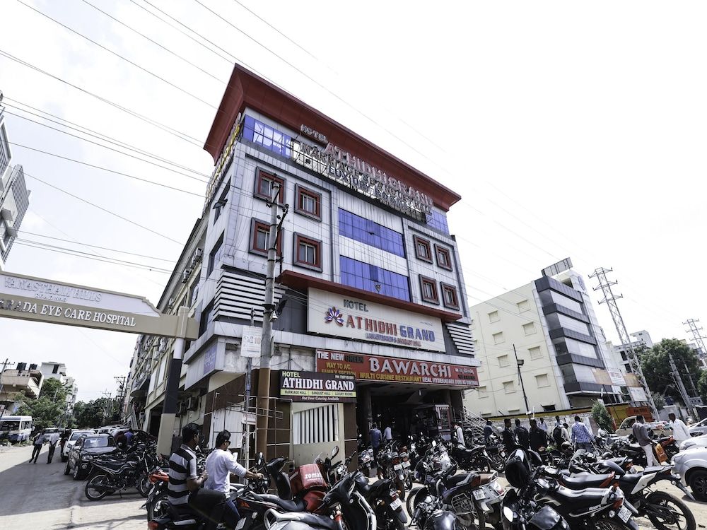 undefined OYO 16083 Athidi Grand 2