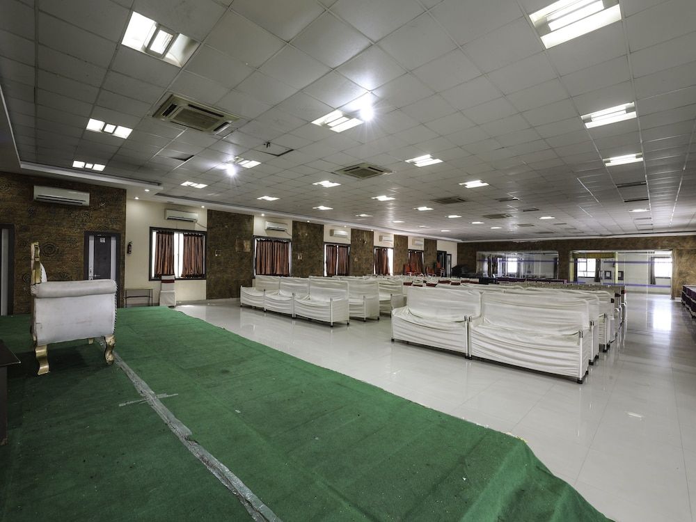 undefined OYO 16083 Athidi Grand 3