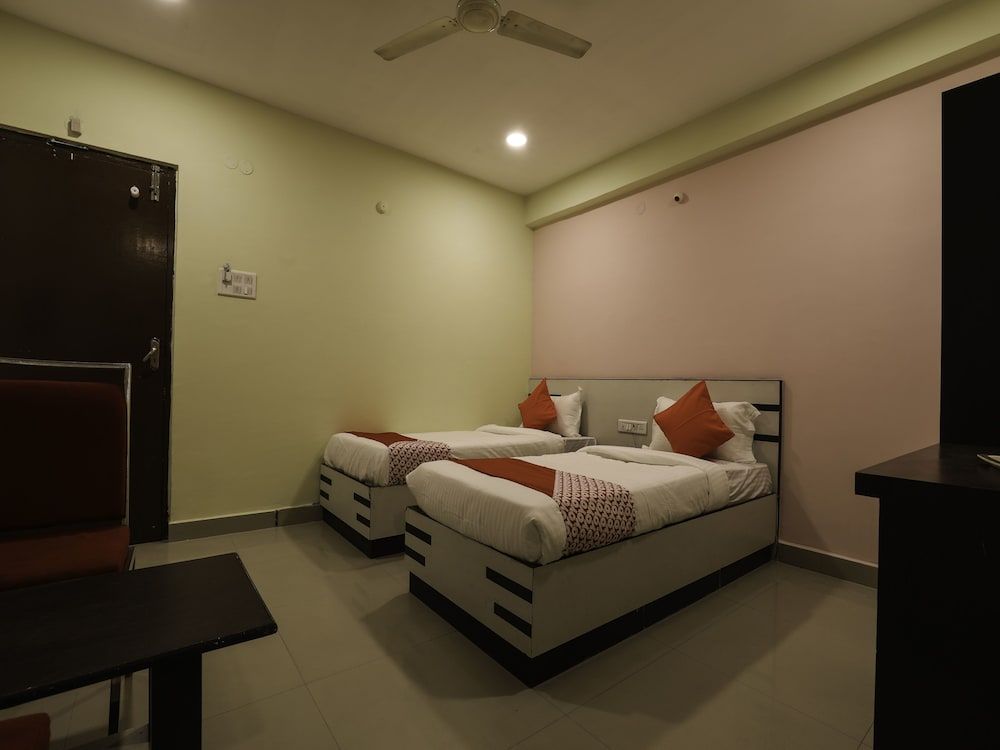 OYO 16083 Athidi Grand Double or Twin Room 11