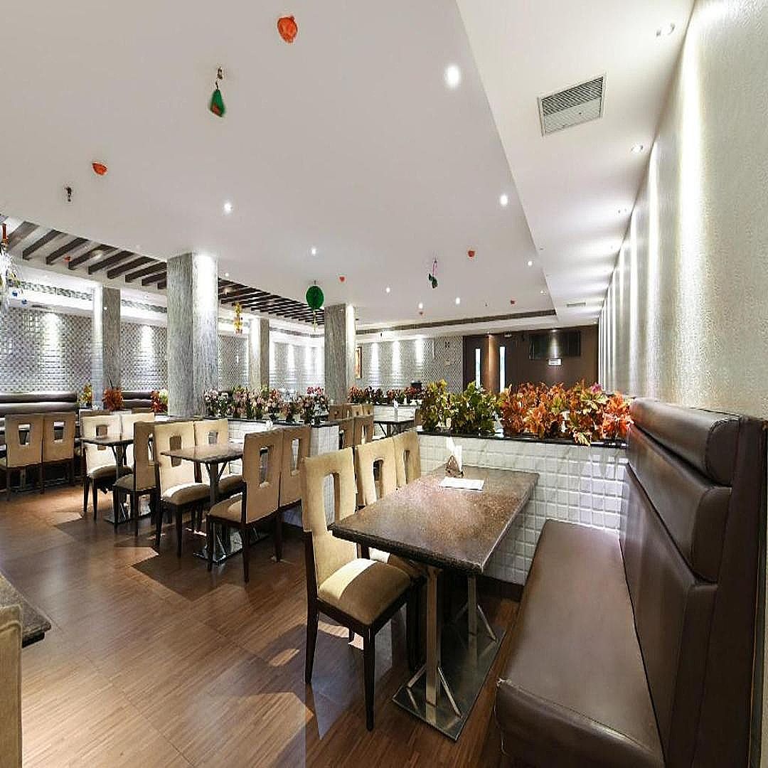 Food & Dining