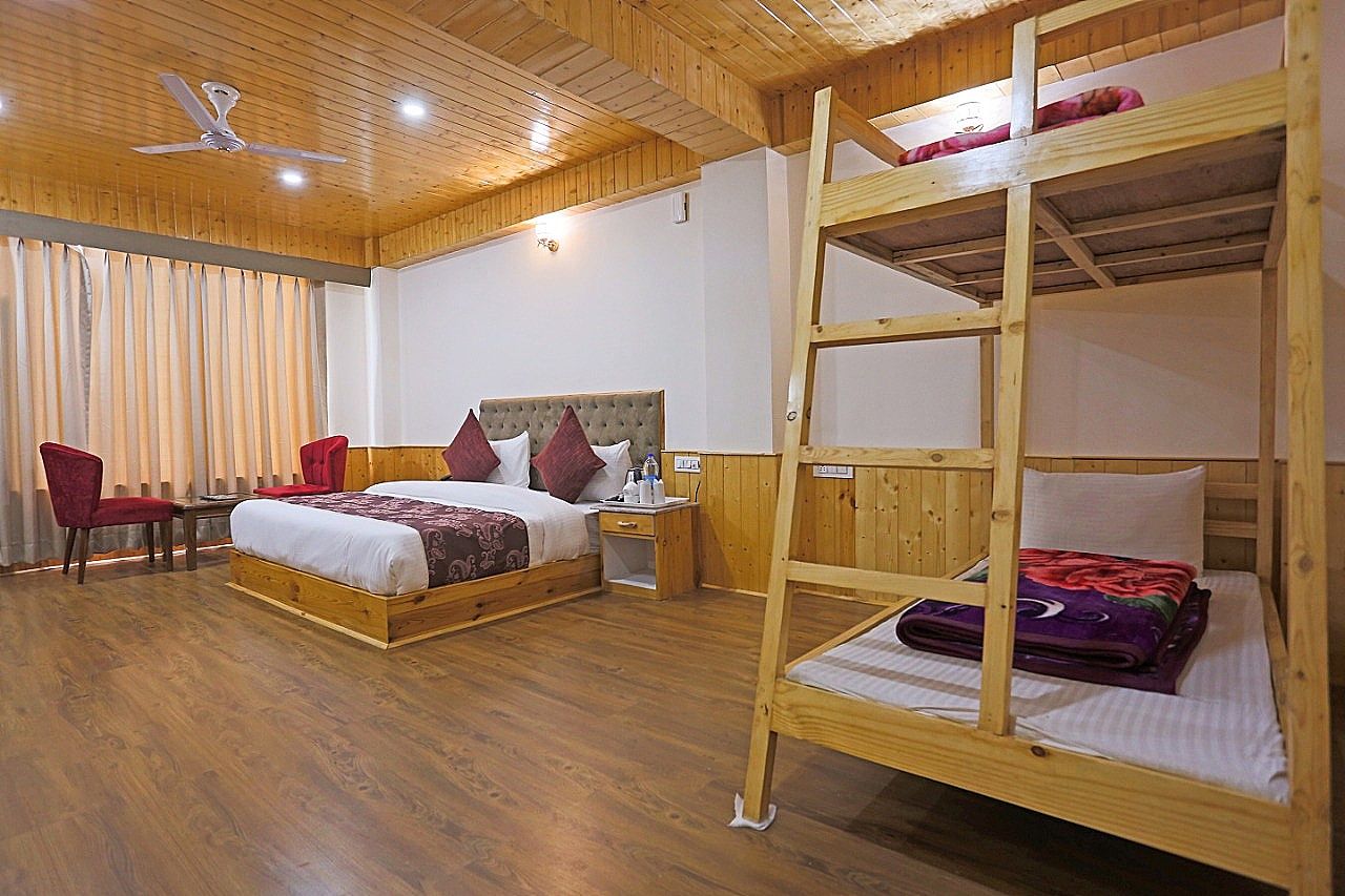 Hotel Rudram Regency, Manali King Room with Mountain View 2