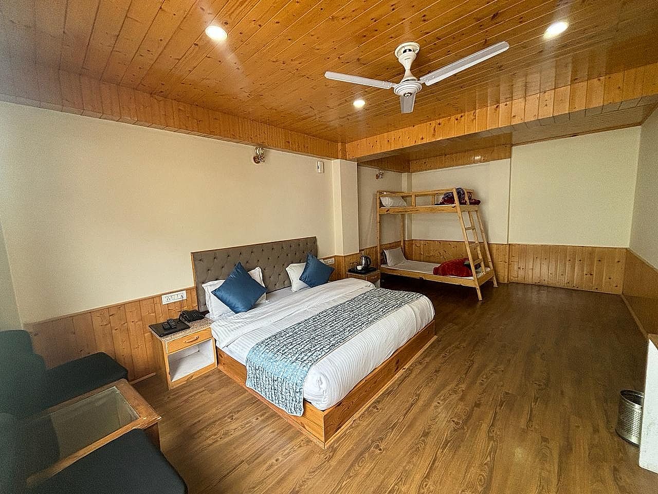 Hotel Rudram Regency, Manali King Room with Mountain View 3